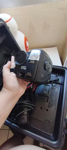 Filmadora vintage JVC Compact VHS