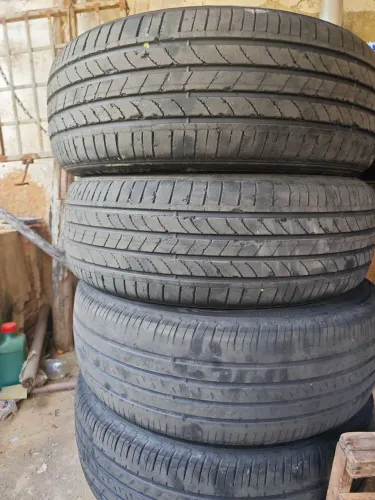 Vendo quatro pneus aro 18 para caminhonetes ou SUV