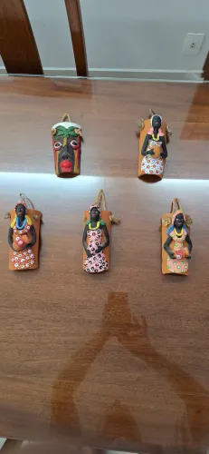 05 baianas e baianas de barro, altura 13cm X 7 cm largura decorar a casa. Arte e Cultura.