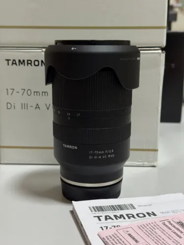 Lente Tamron 17-70mm f/2.8 Di III-A VC RXD para Sony E-Mount