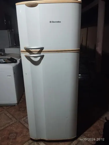Geladeira Eletrolux grande gelo seco
