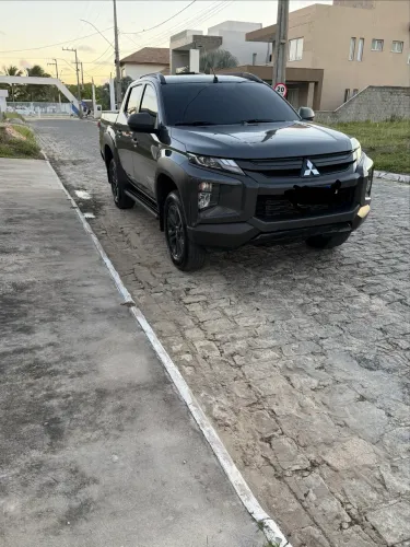 Mitsubishi L200 Tri. S. Outd. Plus 2.4 4X4 Die. AUT 2025
