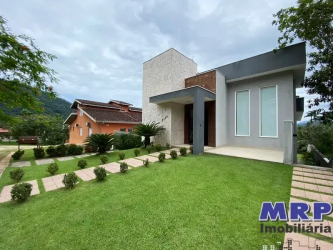 Casa à venda em Condomínio na Praia da Lagoinha. Ubatuba - SP. Alto padrão.