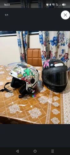 Capacetes em ótimo estado