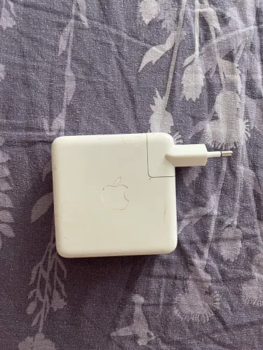 Carregador original Apple para MacBook
