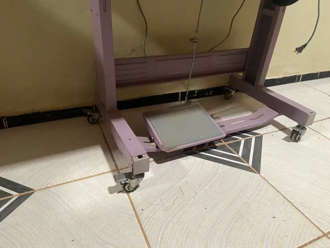 Vende-se máquina de costura seminova