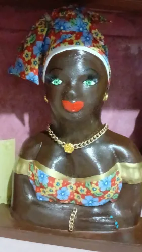 Boneca Namoradeira decoração em gesso.