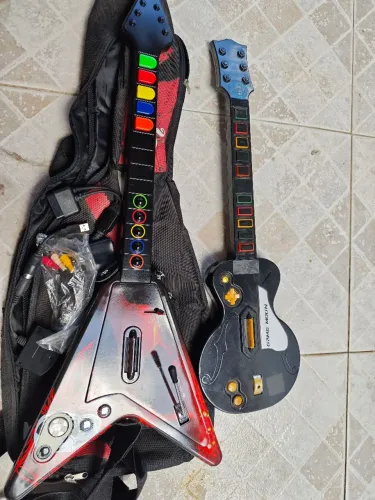 Vendo guitarra guitar hero em estado de novo pega em Pc,PS2,ps3,ps4 ganhei e nunca usei.