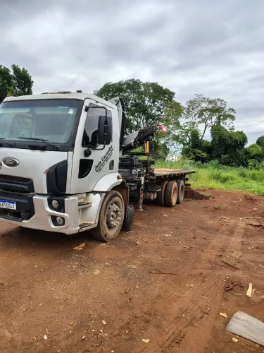 Caminhão munck 2423 com controle