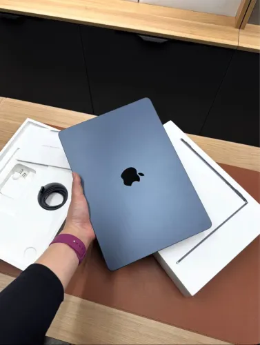 MacBook Air M5 16 de Ram 512 SSD 13POL (NOVO) MID- LOJA FÍSICA ATÉ 21 VEZES + BRINDES 
