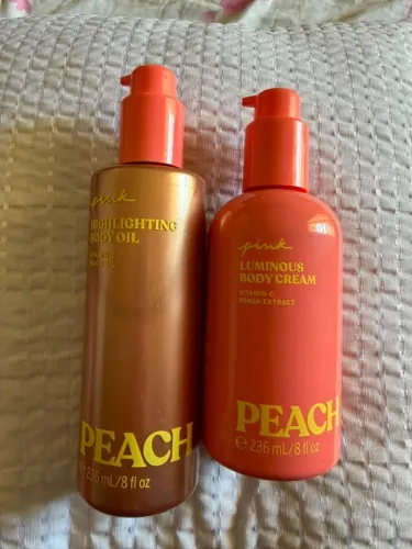Highlighting body oil e Luminous body cream