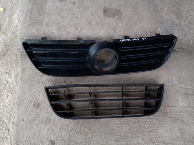 Grade frontal VW Polo (Leva as 2 grades)