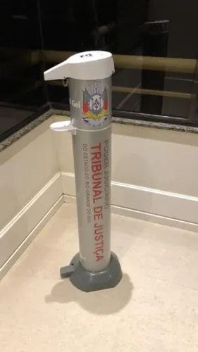 Totem para álcool em gel