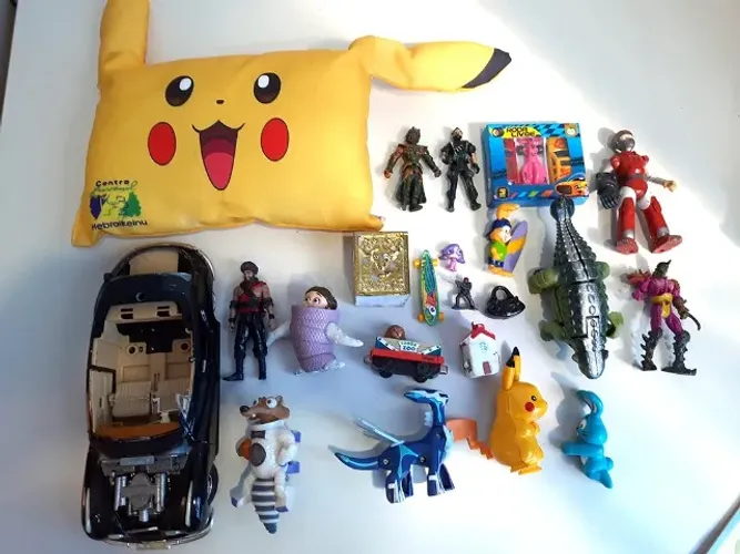 Lotão de Brinquedos Diversos nº2 - Cavaleiros do Zodíaco, Monstros S/A, Pikachu, Pokemon