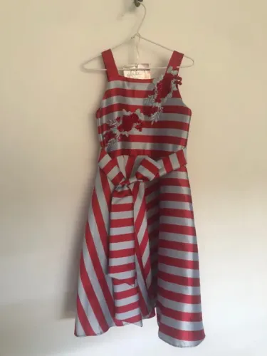 Vestido infantil listrado vermelho e cinza TAMANHO 5/6 anos
