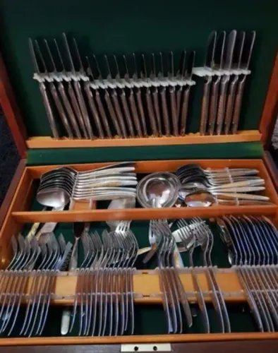 Belíssimo Faqueiro banhado a ouro 18 k com exatos 50 anos