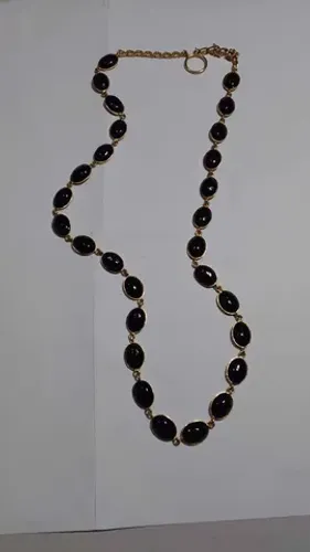Colar em dourado e preto