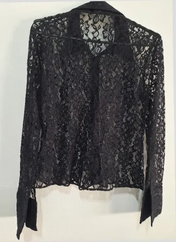 Camisa preta renda