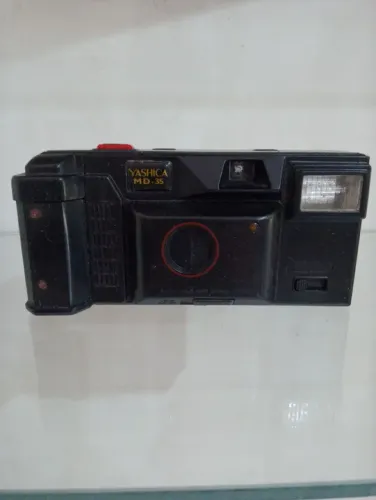 Câmera YASHICA MD-35