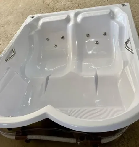 BANHEIRA GRÉCIA MASTER FORMATO CORAÇÃO  HIDROMASSAGEM AQUECEDOR E CROMOTERAPIA 