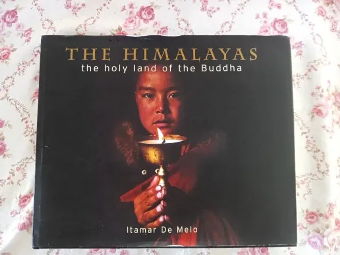 Livro "The Himalayas the Holy Land of the Buddha" ou "Os himalaias a terra santa do Buda"