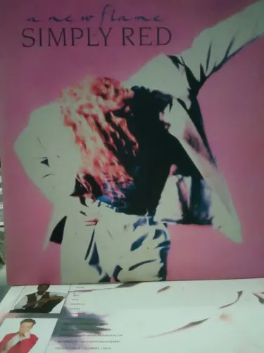 LP SIMPLY RED ,A NEW FLAME.1989