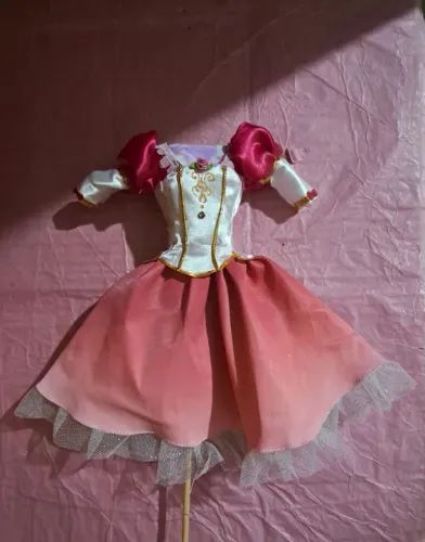 Vestido da boneca Barbie Princesa genevieve