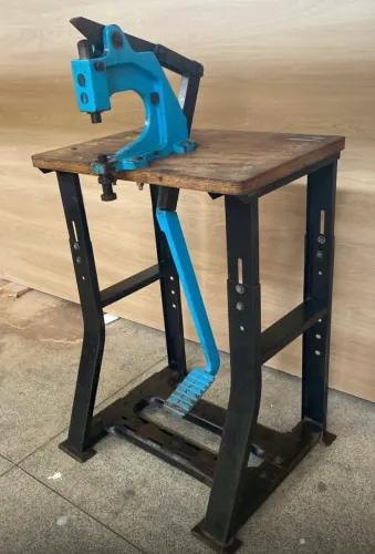 Máquina pregar botão pressão 