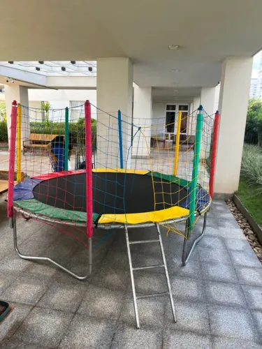 Locação de mesas e cadeiras de plástico e brinquedos
