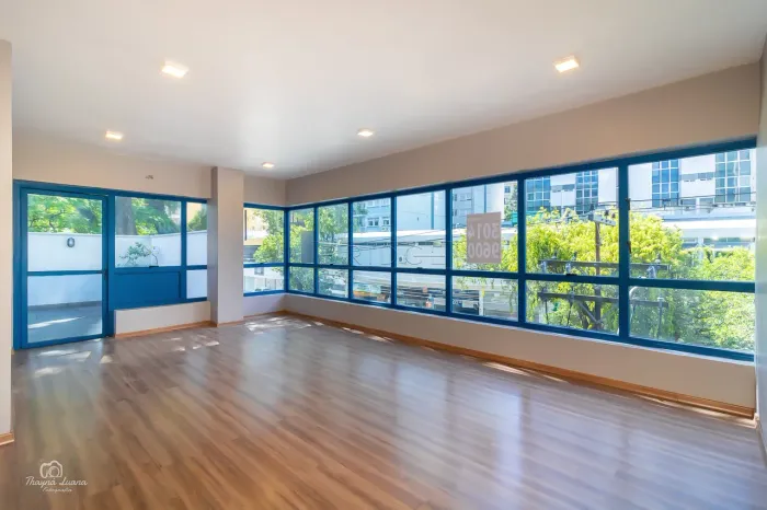 Sala comercial com vista no Moinhos de Vento