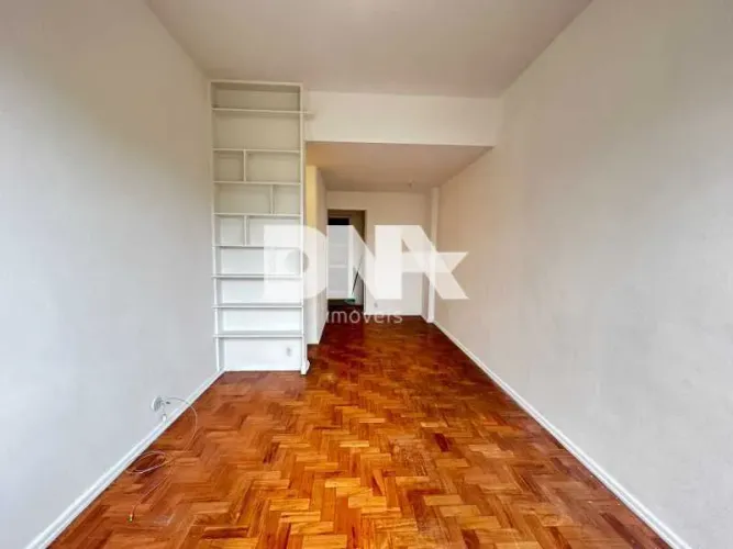 EXCELENTE APARTAMENTO DE 2 QUARTOS, COM DEPENDECIA COMPLETA, FRENTE E VISTA LIVRE. EM ÓTIM