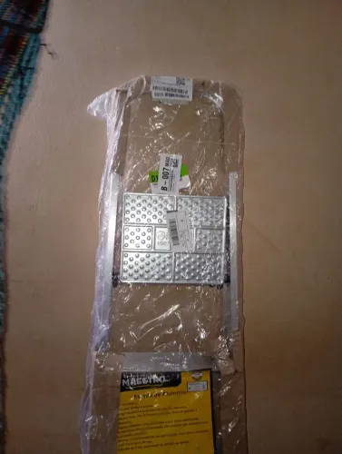 Vendo escada de quatro degraus 