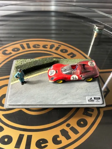 Mini Diorama Ferrari Dino 206 S #34 J. Guichet (1967) Nurburgring - Art Model 1/43