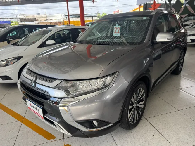 Mitsubishi Outlander HPE 2.0 AUTOMÁTICO, 45.000KM! 7 LUGARES! TETO SOLAR! IMPERDÍVEL!
