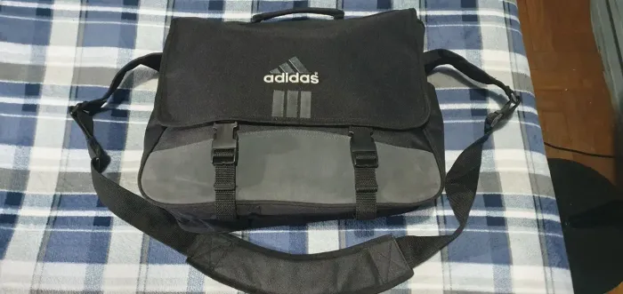 Bolsa / Mala Adidas Original Nova, Espaçosa   Zerada.  Linda