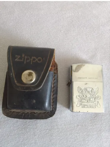Isqueiro "Team Pistol Eagle" tipo Zippo (Antigo)