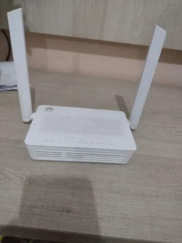 Roteador Wi-Fi Huawei com Antenas