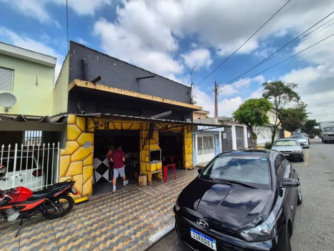 Sobrado à venda no Jardim das Flores, Osasco: 2 dormitórios e Armazém.