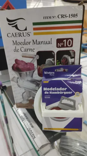 Kit Moedor manual de carne com modelador de hamburguer 