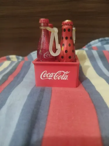 Mini engradado de garrafinhas Coca Cola 