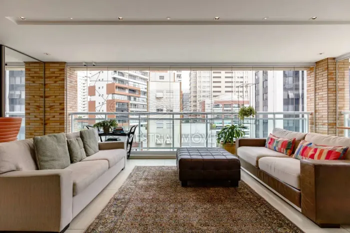 Lindo apartamento no miolinho do Itaim!! Varanda Gourmet! Reformado!!!
