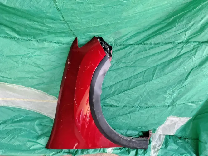 Para-lama direito Renault Sandero step way 2015 a 2019 original c detalhe