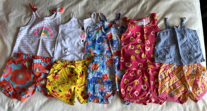 Lote roupas Alphabeto
