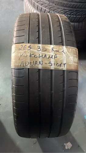 Pneu Yokohama Advan Sport 265/35 R22 meia vida 