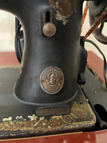 Máquina de Costura Singer Antiga