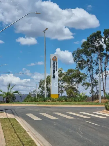 Lote à Venda no Condomínio Terras Alpha