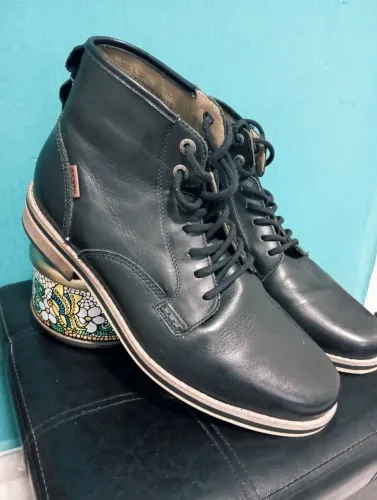 Bota Levi's preta