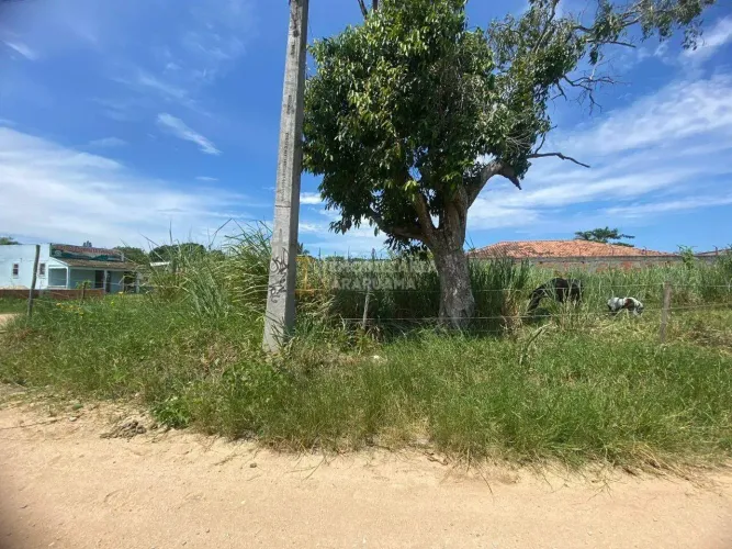 Terreno de 450m² à Venda no Areal | Apenas 200m da Lagoa de Araruama Viva em um Cenário P