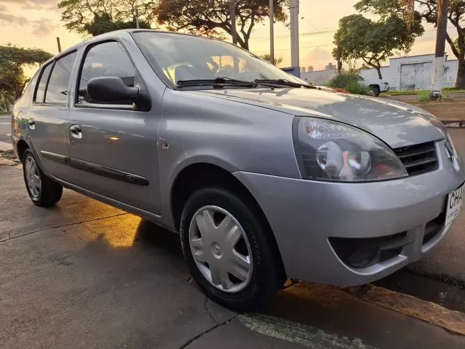 Renault Clio Sed. Authentique Hi-flex 1.0 16V 4P 2007