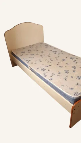 Cama solteiro com colchão floral